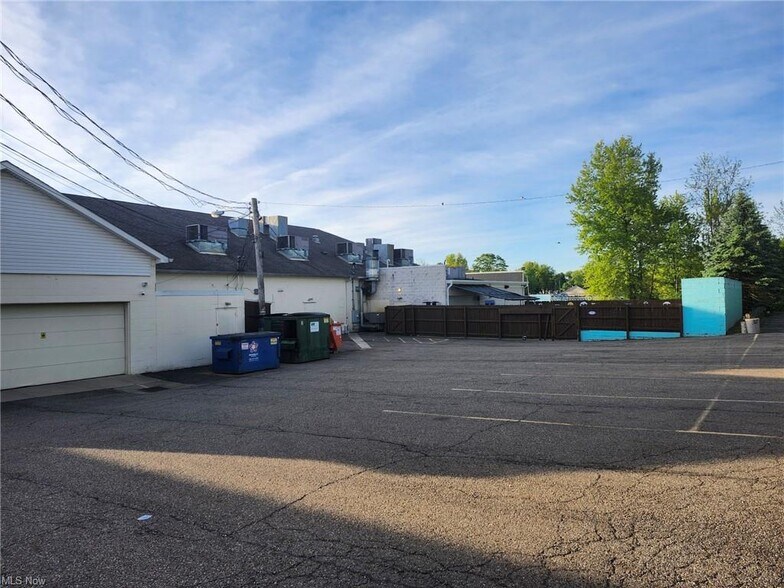 More Photos Of 2337-2355 S Union Ave, Alliance General Retail For Sale