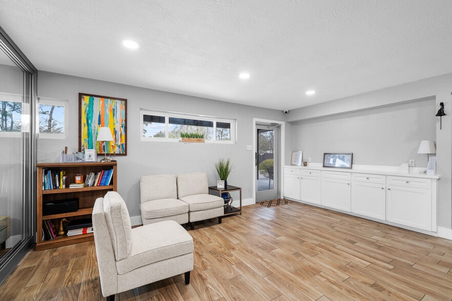 More Photos Of 29519 W Hawthorne Dr, Spring Flex For Sale
