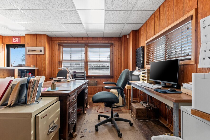 More Photos Of 537 Caldwell Ave, Oconto Falls Office For Sale