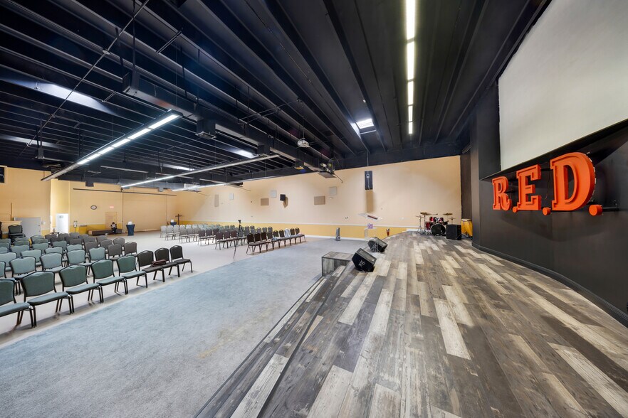 More Photos Of 2056 NW 23rd Ave, Miami Flex For Lease