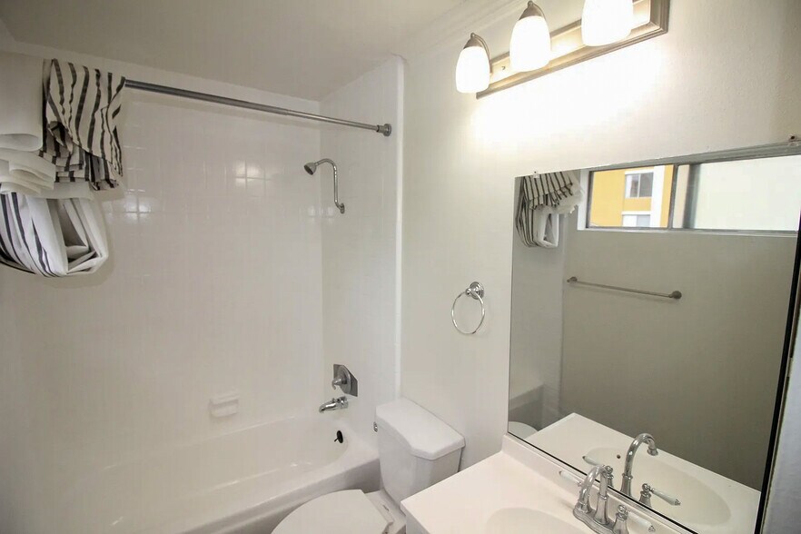 More Photos Of 320 S Occidental Blvd, Los Angeles Apartments For Sale