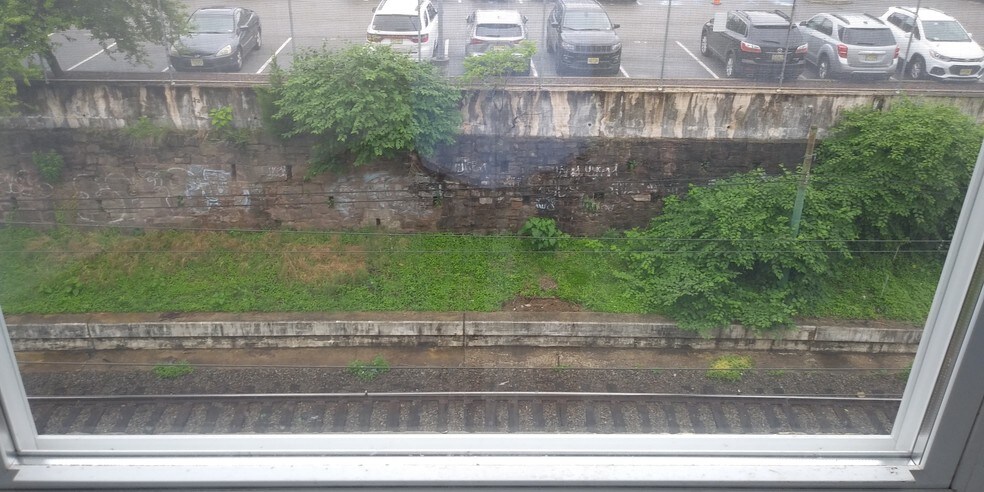 More Photos Of 60 Dickerson St, Newark Light Manufacturing For Lease