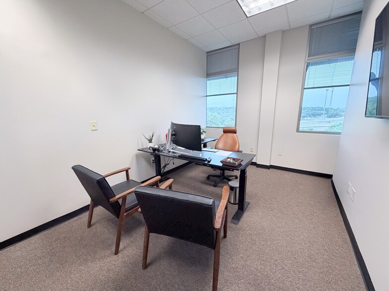 More Photos Of 1580 S Main St, Boerne Medical For Lease