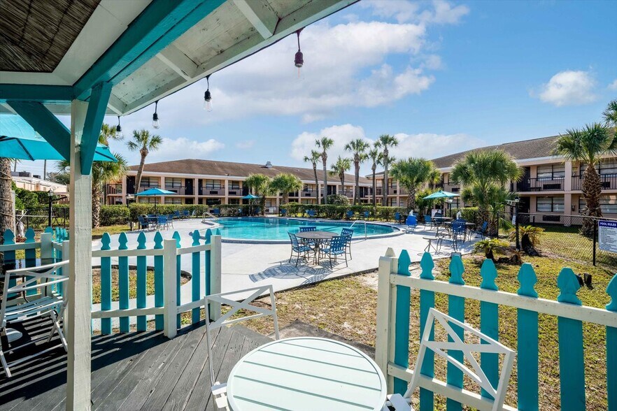 More Photos Of 510 Lane Ave S, Jacksonville Hotel For Sale