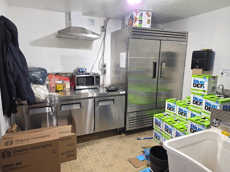 More Photos Of 103 US-20, Hines General Retail For Sale