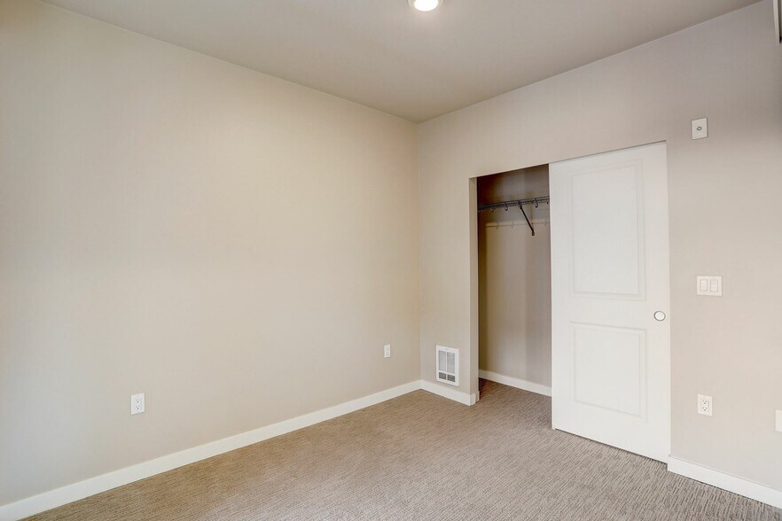 More Photos Of 954 E Union St, Seattle Apartments For Lease