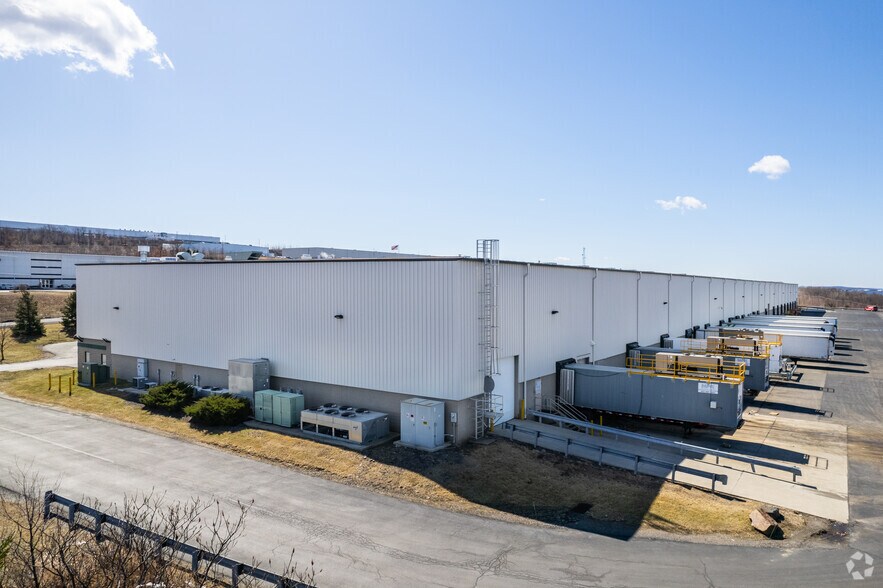 More Photos Of 14-46 Alberigi Dr, Jessup Warehouse For Lease