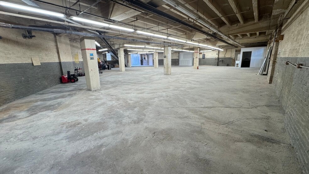 More Photos Of 918 Rickenbach St, Pittsburgh Distribution For Lease