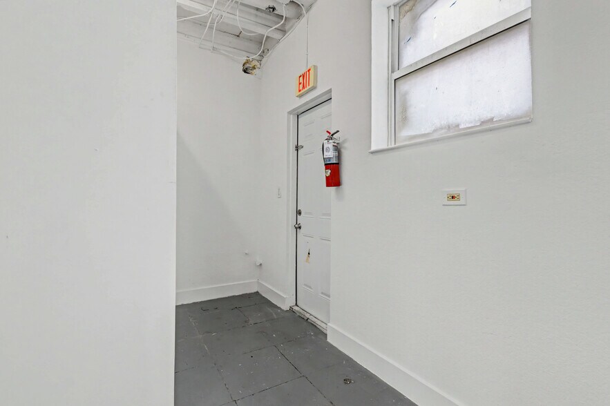 More Photos Of 24 NE 1st Ave, Dania Beach Storefront Retail Residential For Lease