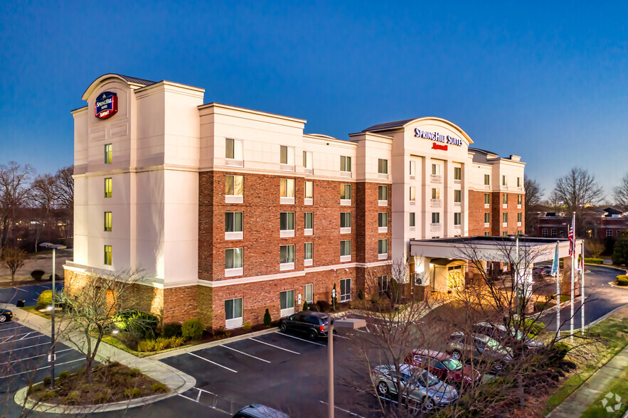 Primary Photo Of 121 Gateway Blvd, Mooresville Hotel For Sale