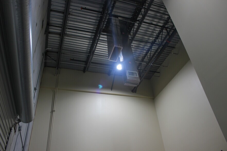 More Photos Of 8222 118th Ave, Largo Warehouse For Sale