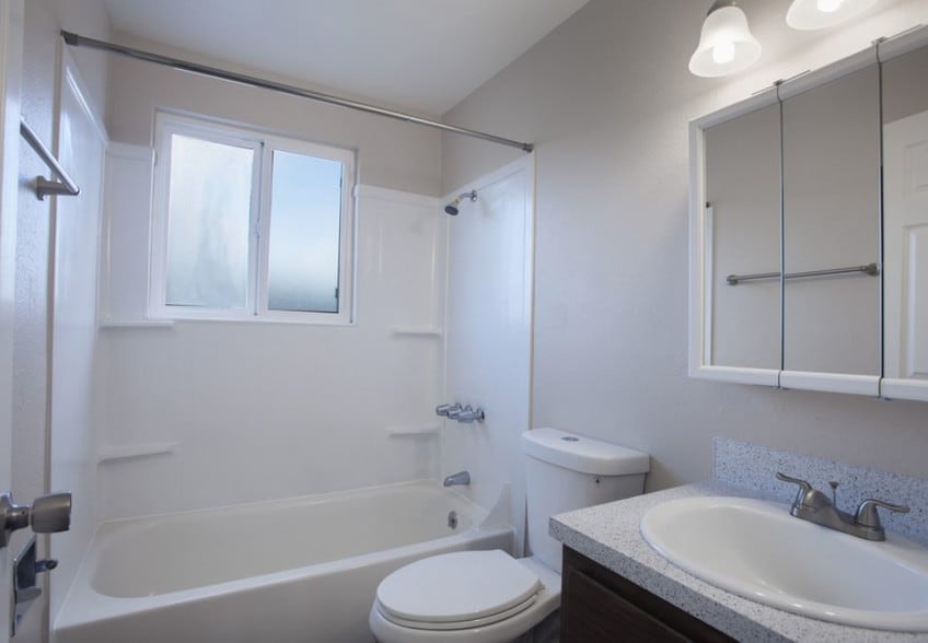 More Photos Of 12712 C St S, Tacoma Apartments For Sale