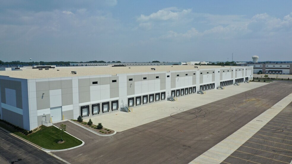 More Photos Of 701 Bilter Rd, Aurora Warehouse For Lease