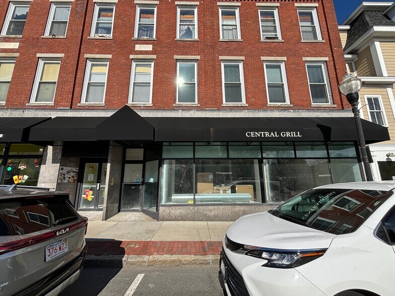 Primary Photo Of 315-325 Main St, Woburn Restaurant For Lease