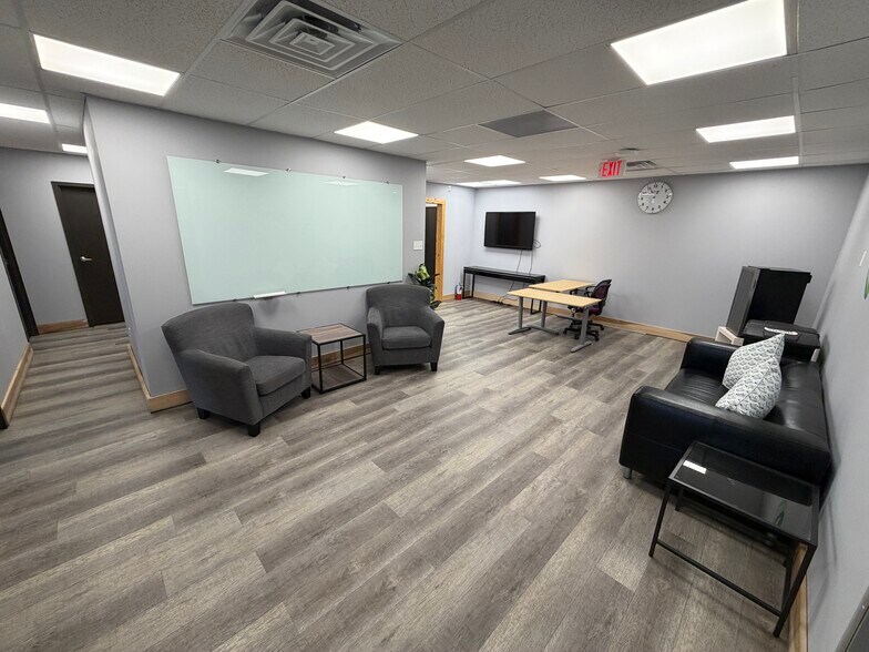 More Photos Of 5380 Eisenhower Ave, Alexandria Research And Development For Lease