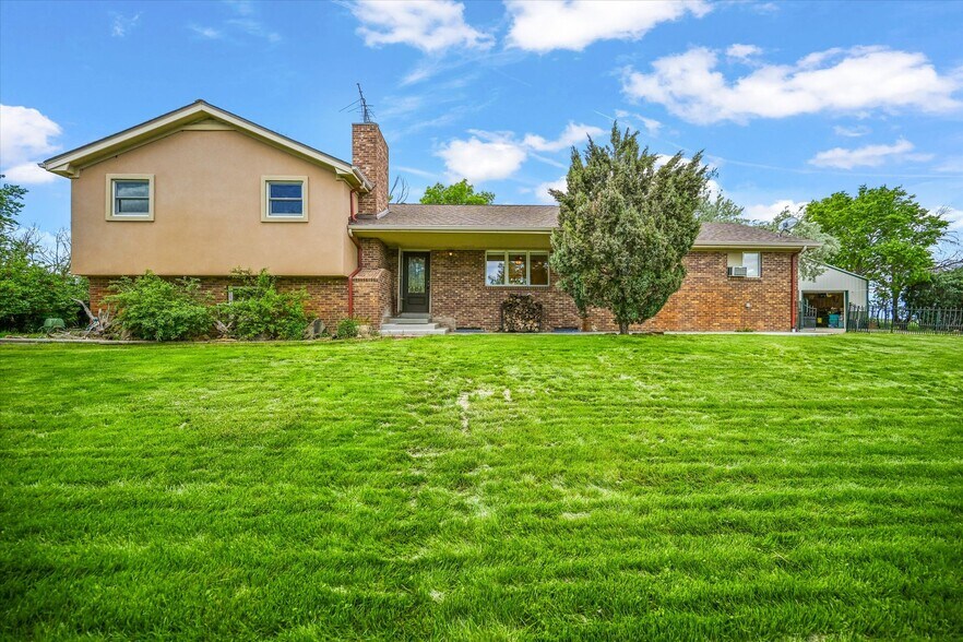 More Photos Of 1335 S Kio St, Watkins Veterinarian Kennel For Sale