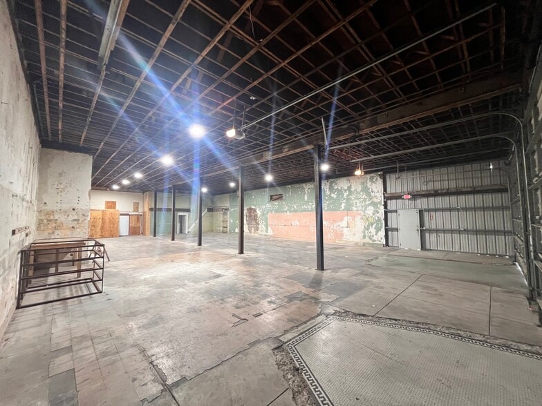More Photos Of 400 Procter St, Port Arthur Warehouse For Lease