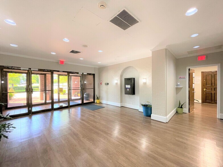 More Photos Of 4041 University Dr, Fairfax Medical For Lease