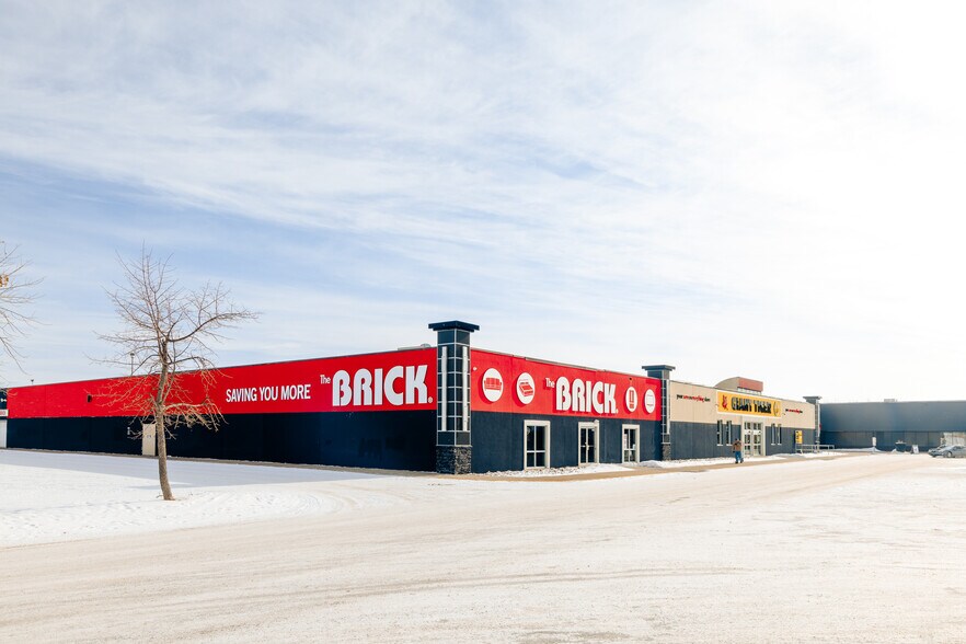 More Photos Of 3725 56 St, Wetaskiwin General Retail For Lease