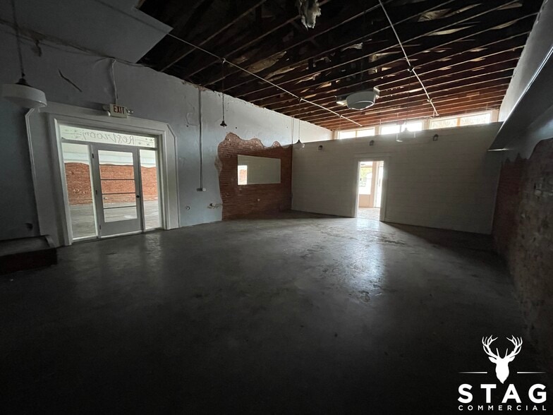 More Photos Of 208 S Main St, Aubrey Restaurant For Lease