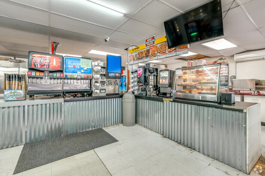 More Photos Of 1201 6th St, Ryan General Retail For Sale