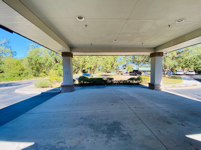 More Photos Of 404 Hall of Fame Dr, Lake City Medical For Lease