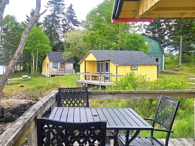 More Photos Of 24 Harris Point Rd, Eastport Hotel For Sale