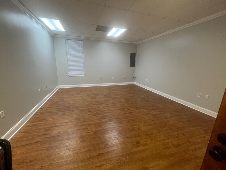 More Photos Of 3618 Ashley Phosphate Rd, North Charleston Office For Lease