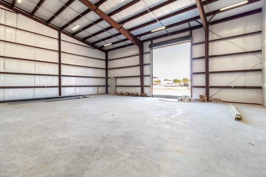 More Photos Of 4133 Ashley Ln, College Station Warehouse For Lease