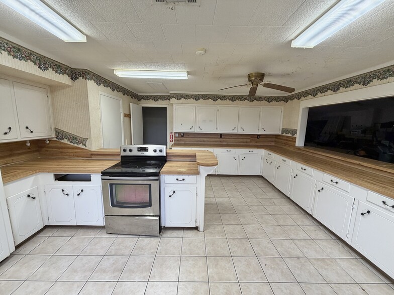 More Photos Of 831 FM 2917 Rd, Alvin Religious Facility For Sale