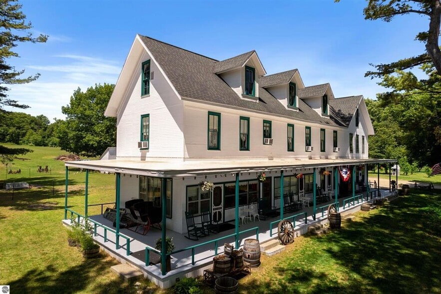 More Photos Of 18599 Mission Rd, Traverse City Hotel For Sale