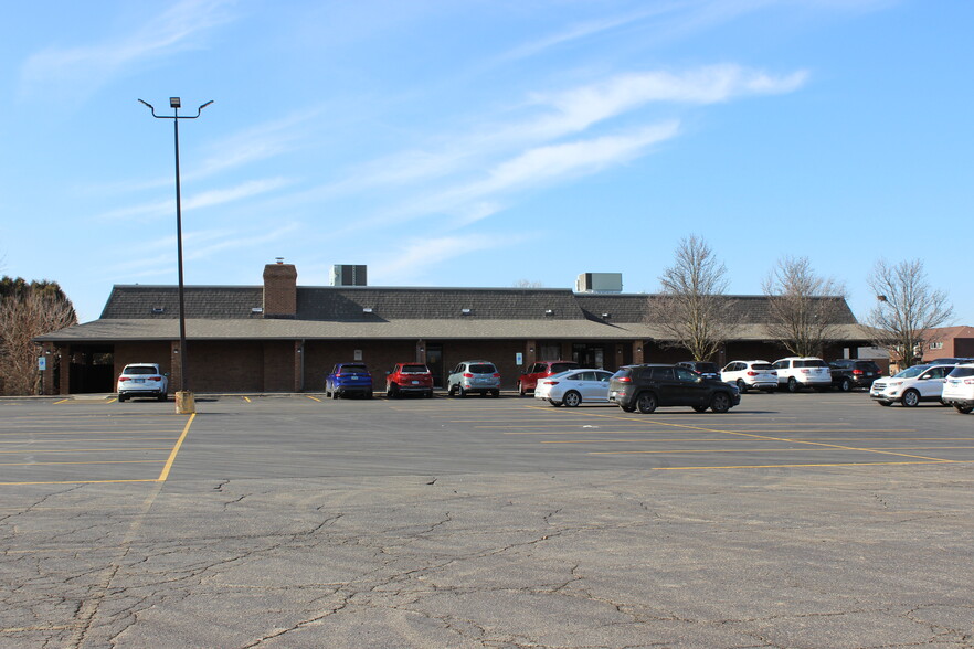 Primary Photo Of 1009 W Laraway Rd, New Lenox Sports And Entertainment For Sale