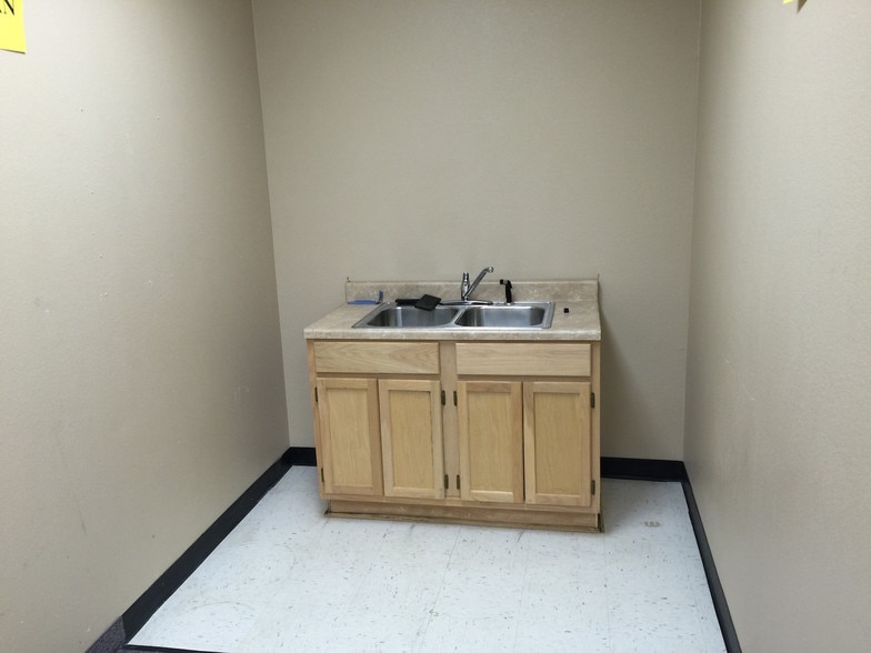 More Photos Of 42-46 N 11th St, Beaumont Freestanding For Lease