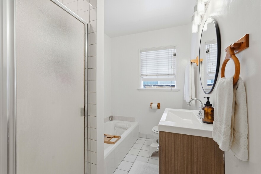 More Photos Of 521 Venice Way, Venice Apartments For Sale