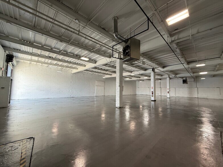 More Photos Of 2566 Borough Pl, Woodside General Retail For Lease