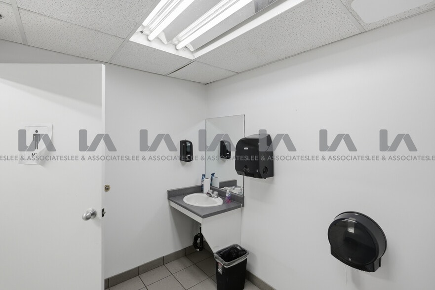 More Photos Of 18788 96th Ave, Surrey Warehouse For Lease