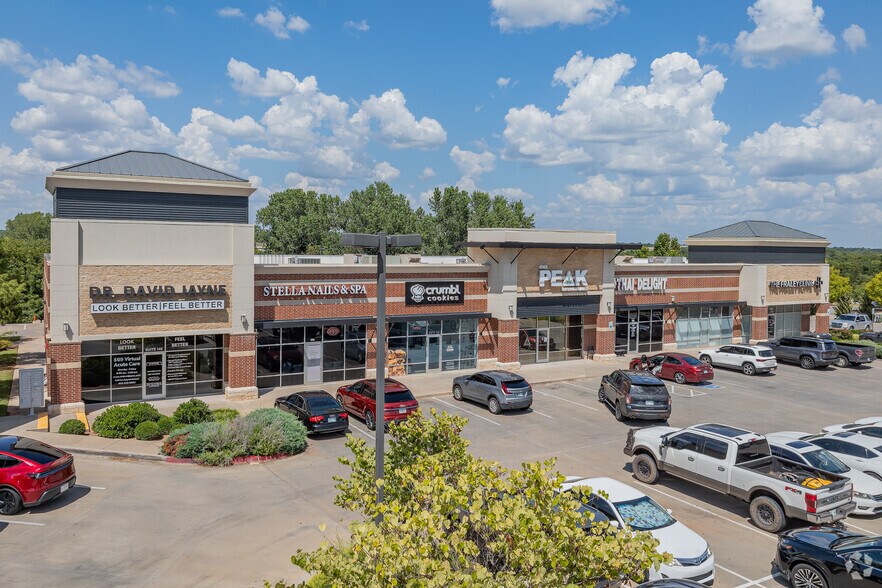 More Photos Of 925 W I 35 Frontage Rd, Edmond Storefront For Lease
