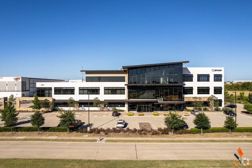 More Photos Of 4351 Mapleshade Ln, Plano Office For Lease