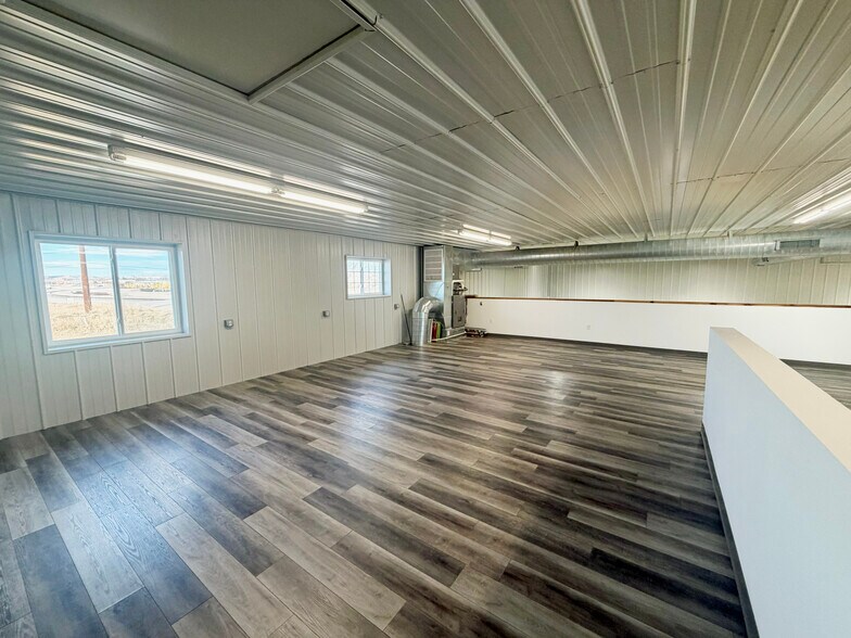 More Photos Of 1415 E Railroad St, Laurel Warehouse For Lease