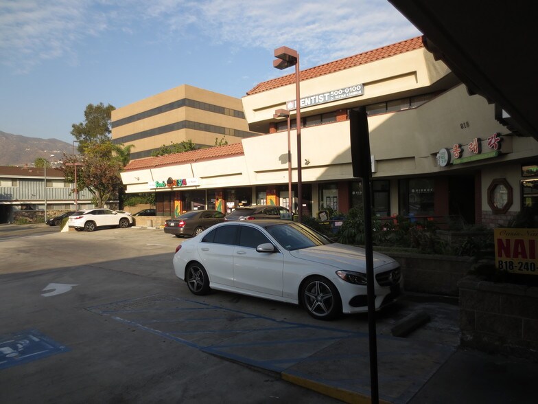 More Photos Of 818 N Pacific Ave, Glendale General Retail For Lease