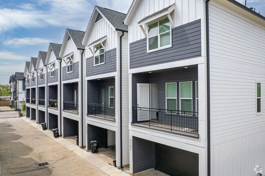 Primary Photo Of 316 Thornton Rd, Houston Apartments For Sale