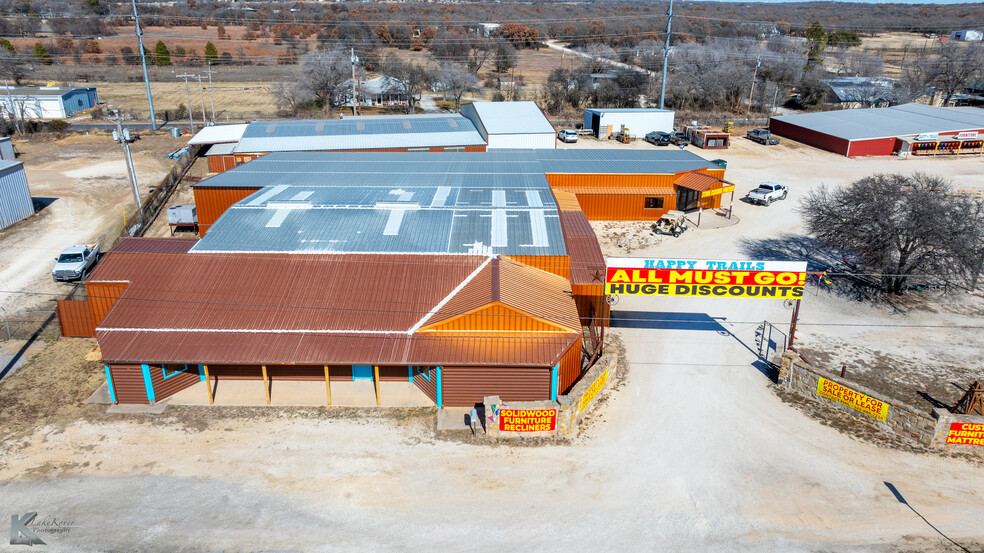 More Photos Of 302 N Access Rd, Clyde Showroom For Sale