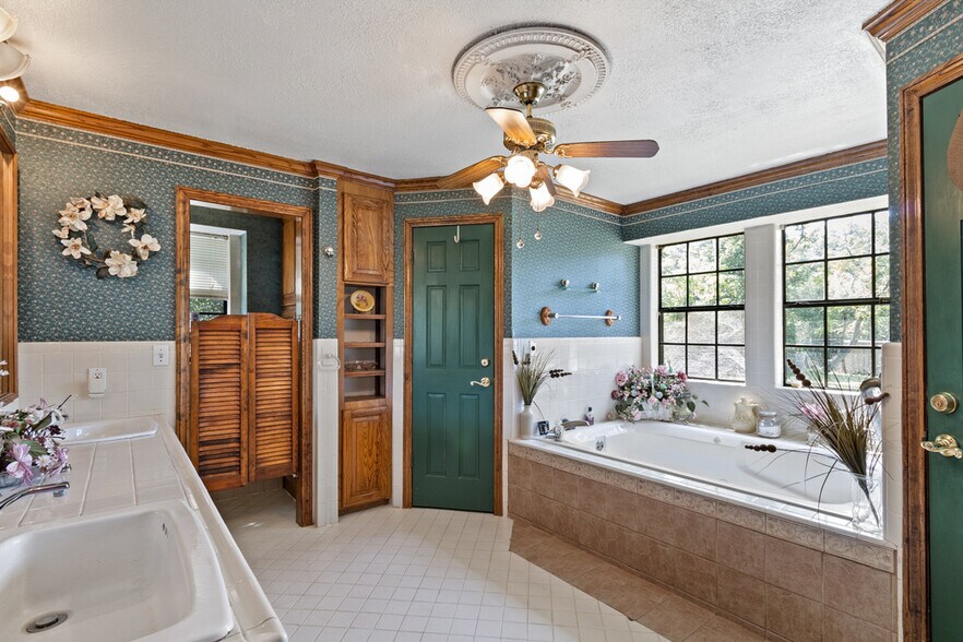 More Photos Of 750 N US Highway 287, Palestine Multifamily For Sale
