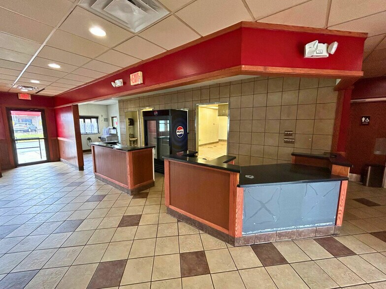 More Photos Of 648 S Neosho Blvd, Neosho Restaurant For Lease