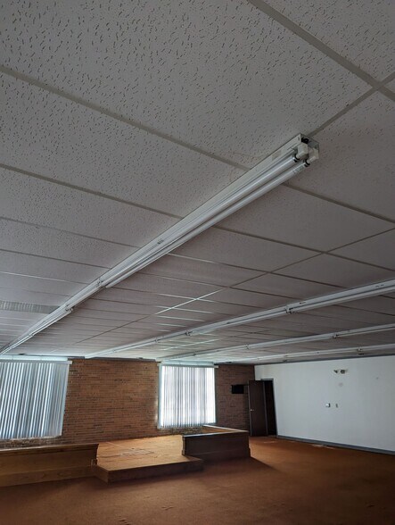 More Photos Of 405 Greenbriar Dr, Normal Office For Lease