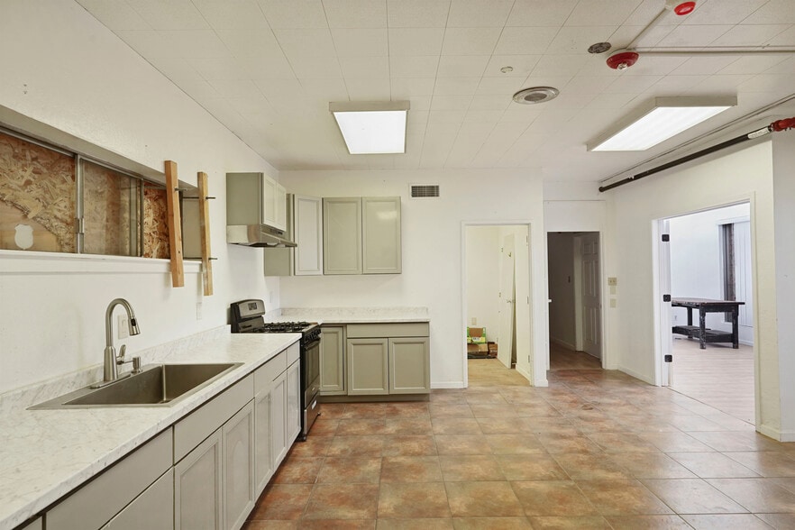 More Photos Of 512 W Harding Way, Stockton Medical For Sale