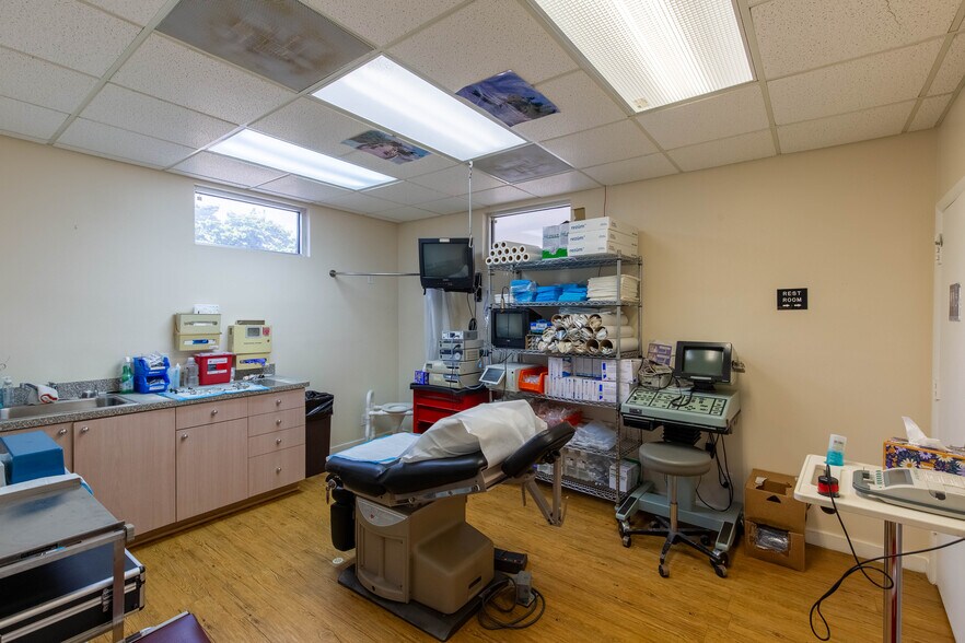 More Photos Of 2419 S Seacrest Blvd, Boynton Beach Medical For Sale