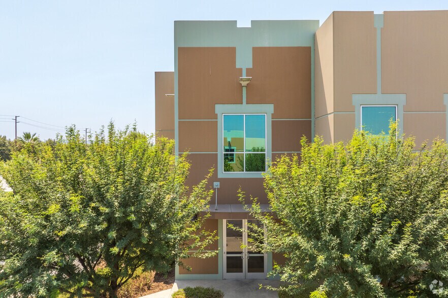 More Photos Of 401 Alabama St, Redlands Distribution For Lease