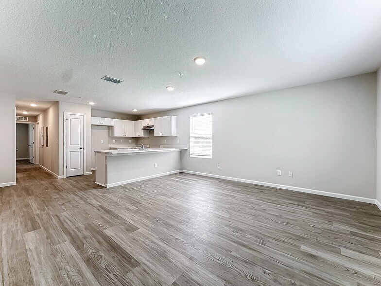 More Photos Of 6421 Breezy Oaks Way, Jacksonville Apartments For Sale