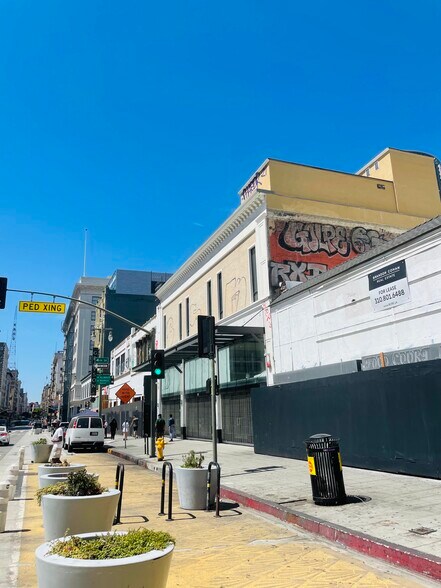 More Photos Of 327 S Broadway, Los Angeles Restaurant For Lease